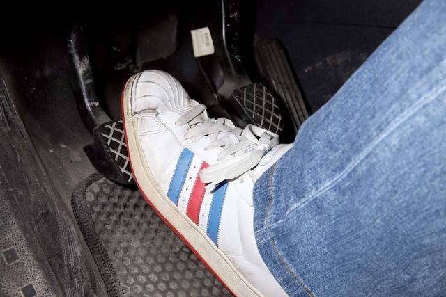 手动挡汽车驾驶10大技巧,听老司机的话,你就全懂了-