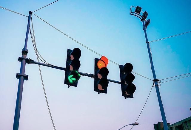 手动挡汽车驾驶10大技巧,听老司机的话,你就全懂了-