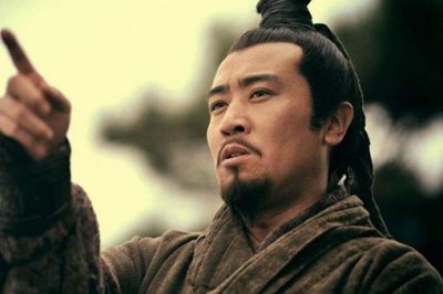 ​在三国中后期,刘备为何走向巅峰而曹操总是失败?