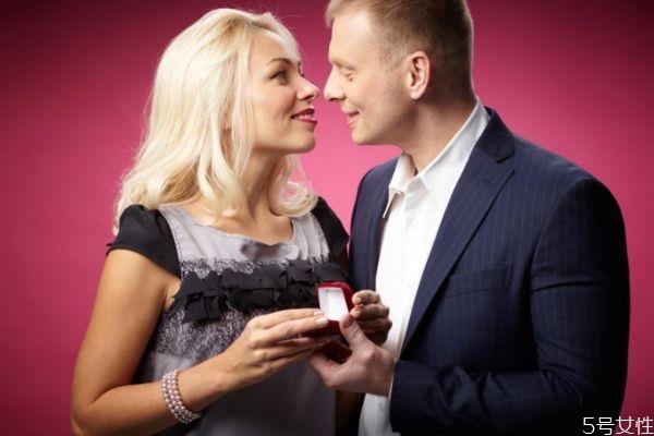 如何对女友道歉有用 向女友道歉的方法有什么 如何对女友道歉有用 向女友道歉的方法有什么