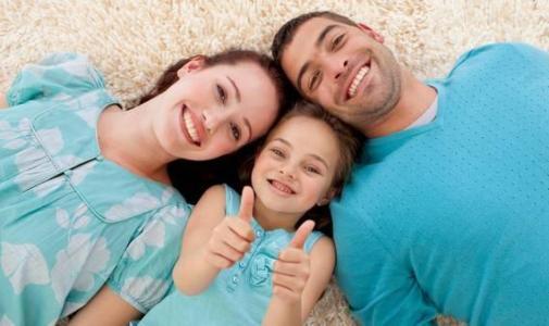 小夫妻生了孩子谁带适合 带小孩的技巧 小夫妻生了孩子谁带适合 带小孩的技巧