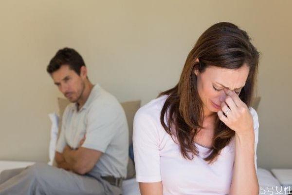 吵架时男生的态度能看出什么 吵架时男人该有的态度 吵架时男生的态度能看出什么 吵架时男人该有的态度