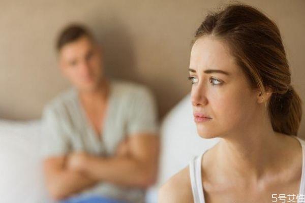 吵架时男生的态度能看出什么 吵架时男人该有的态度 吵架时男生的态度能看出什么 吵架时男人该有的态度