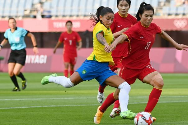 中国女足奥运首秀0比5不敌巴西 中国奥运军团首秀 中国女足奥运首秀0比5不敌巴西 中国奥运军团首秀
