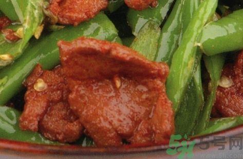 农家小炒肉用生抽还是老抽?农家小炒肉用的老抽吗?