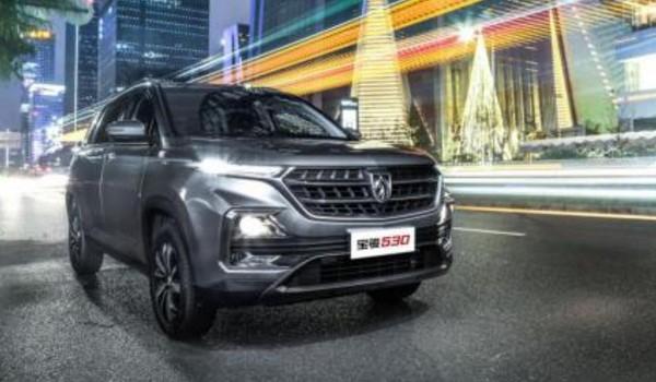 五菱宏光suv新款越野-