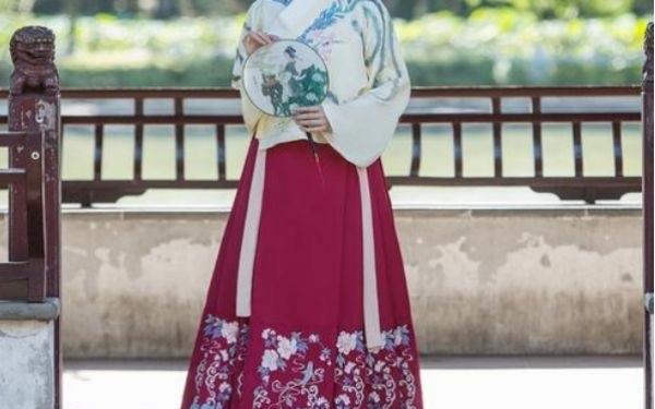 生活马面裙可以怎么清洗 清洗马面裙的方法 1