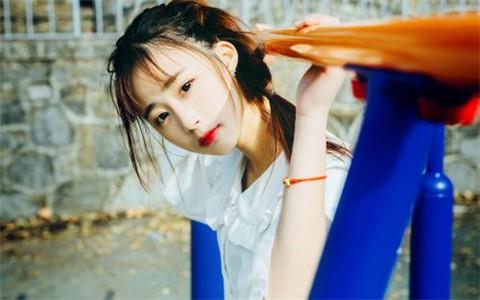 第一次和女生见面聊天怎么找话题,第一次见女生怎么聊天话题