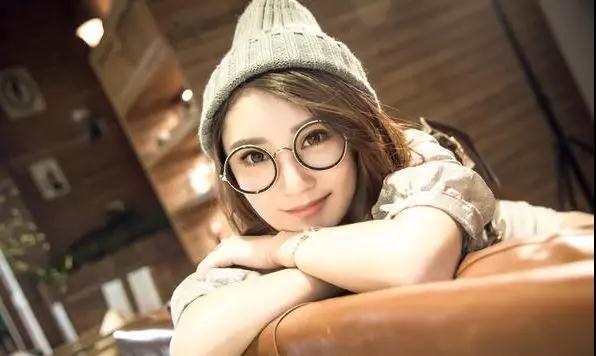 怎么和双鱼座女生聊天，双鱼女喜欢的聊天方式