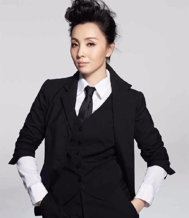 女人酷起来就没男人什么事，6位女星挑战男人装，周迅范冰冰赢了