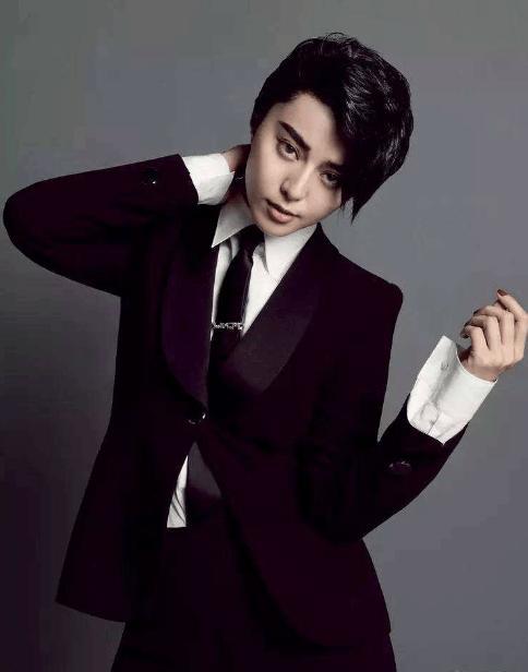 女人酷起来就没男人什么事，6位女星挑战男人装，周迅范冰冰赢了