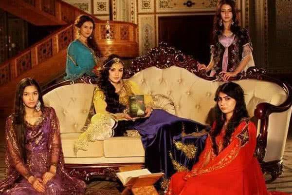 中亚最穷的国家:男多女少美女泛滥,施行一夫多妻堪称男性天堂