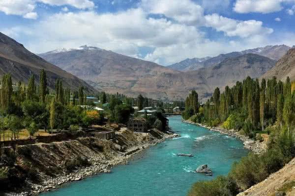 中亚最穷的国家:男多女少美女泛滥,施行一夫多妻堪称男性天堂