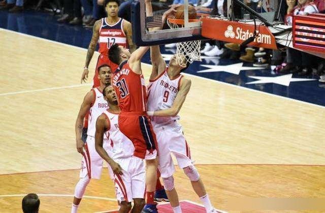 火箭为何裁掉周琦？去年这时候，大魔王曾错失证明自己的最好机会