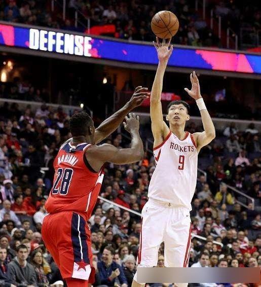 火箭为何裁掉周琦？去年这时候，大魔王曾错失证明自己的最好机会