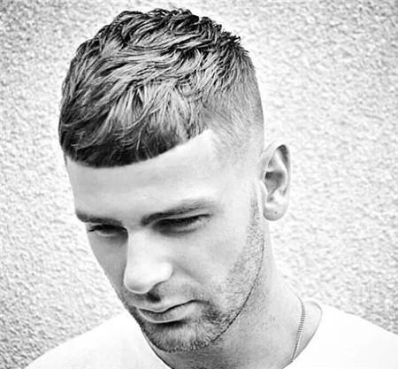 初简美发推荐,简约时尚的盖盖头发型