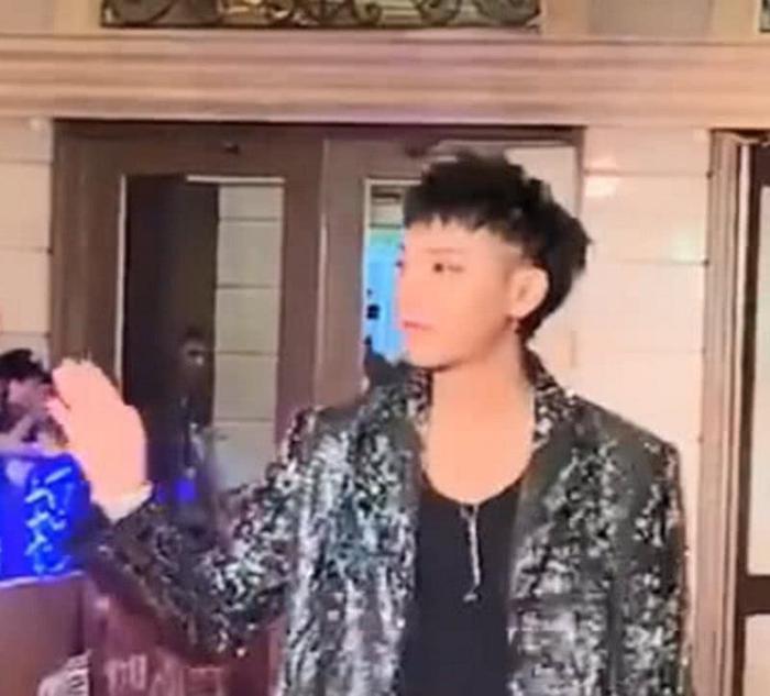 黄子韬换了新发型,将头发剪短之后气质大变,网友:权志龙?