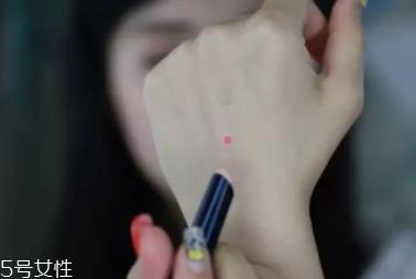 遮瑕棒和遮瑕液哪个好?遮瑕力度有区别 遮瑕棒和遮瑕液哪个好?遮瑕力度有区别