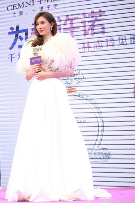 我天!林志玲也太大胆了!束腰装竟不穿上衣,网友直呼:大饱眼福