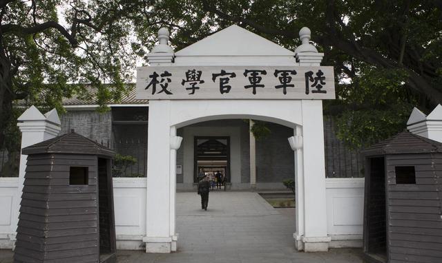 蒋介石的八大金刚,全出自黄埔,有七人跑去台湾