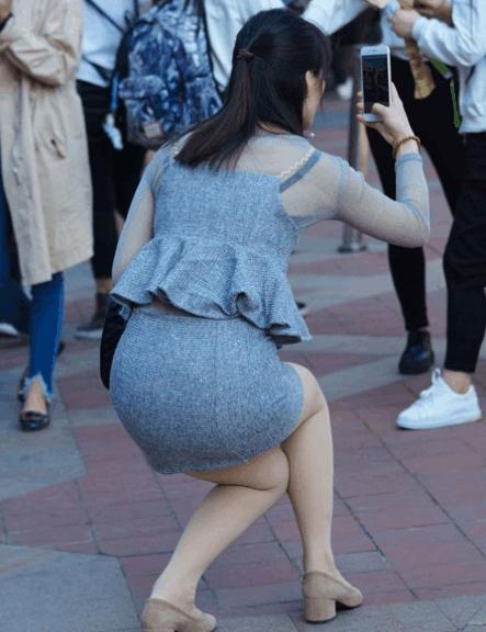 街拍: 看到身材如此丰腴的小少妇后, 我再也不敢说自己是柳下惠了