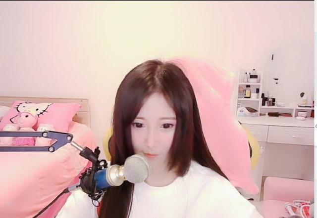 LOL:消失多个月的陆雪琪出现了坦言没开播的日子过的很苦!