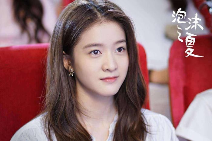 新版《泡沫之夏》三大主演剧照, 20岁张雪迎比当年34岁大S还老