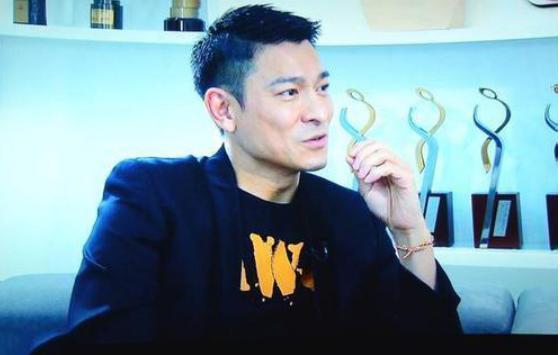 朱丽倩家庭背景曝光,刘德华真幸运,网友:“天王嫂”实至名归