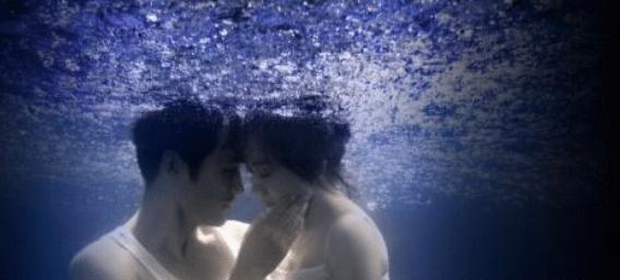 49岁闫妮状态:离婚16年后,她仍与前夫有联系