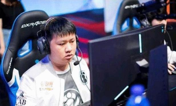 IG击败SN拿下3连胜 弹幕狂刷: 焦太郎牛逼, Rookie回来坐板凳