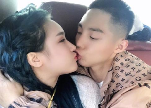 大美生病住院,高迪开直播让大美露脸,网友:怪不得总是闹分手