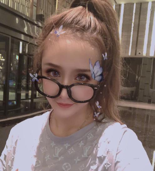 大美生病住院,高迪开直播让大美露脸,网友:怪不得总是闹分手