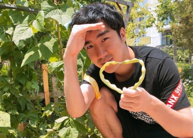 骚男自曝已离婚且净身出户,微博却遭到网友爆破