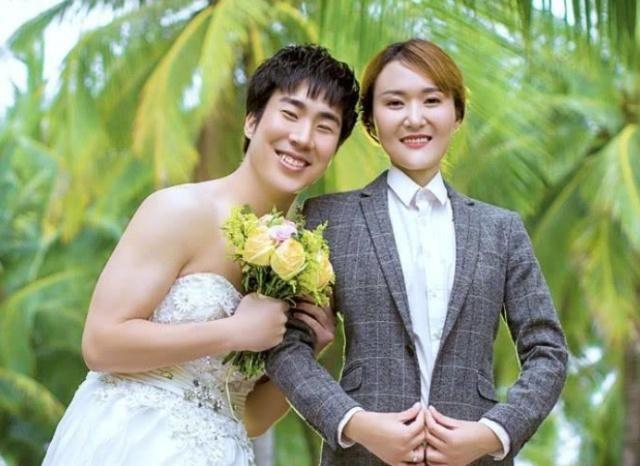 骚男自曝已离婚且净身出户,微博却遭到网友爆破