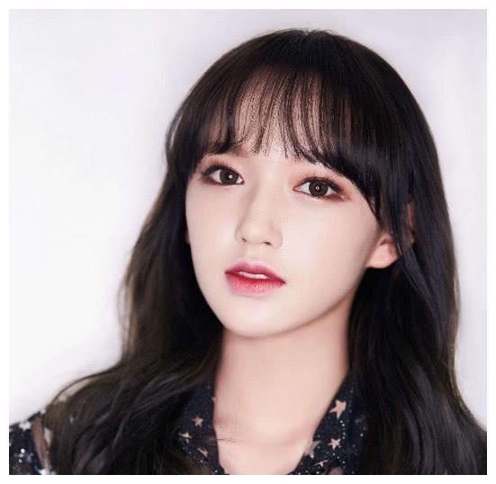 当程潇遇见“南韩脸蛋天才”害羞到不敢抬头,车银优却大方示好!