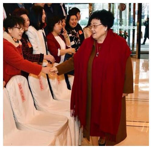 “唐僧”迟重瑞79岁妻子近照曝光,结婚30年恩爱如初