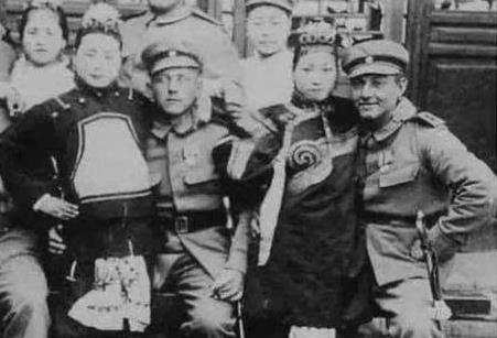 上联“琵琶琴瑟八大王,王王在上”,李鸿章的下联让洋人哑口无言