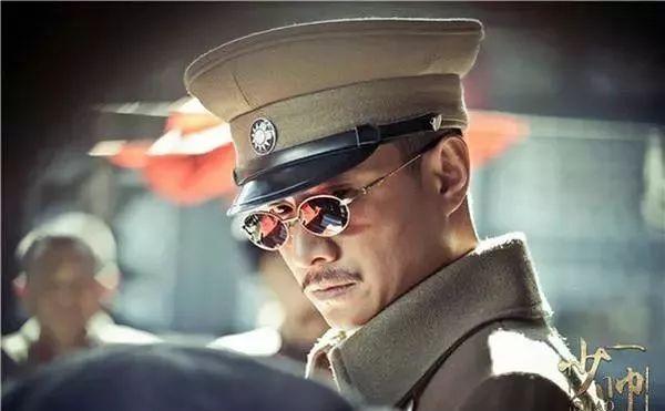 文章合作闫妮《一步登天》,誓要重回巅峰!