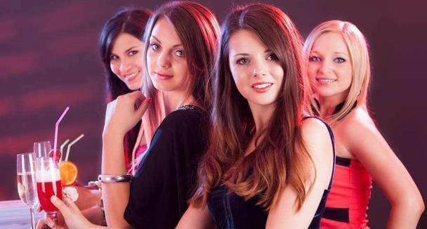 越南美女真实的夜生活,开放到对陌生的中国游客投怀送抱