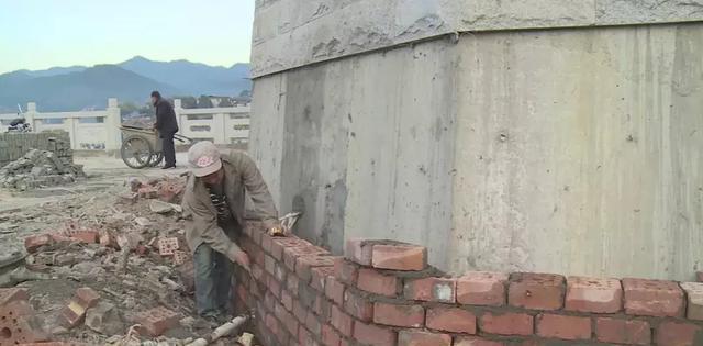 又添好去处!尤溪口新建灯塔设有玻璃栈道观光区!预计本月底投用