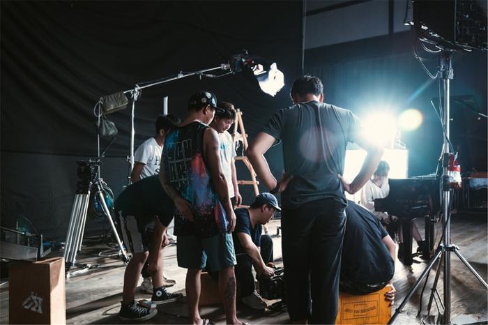 经纪人晒陈羽凡工作近照,疑似准备复出,身材发福略显苍老