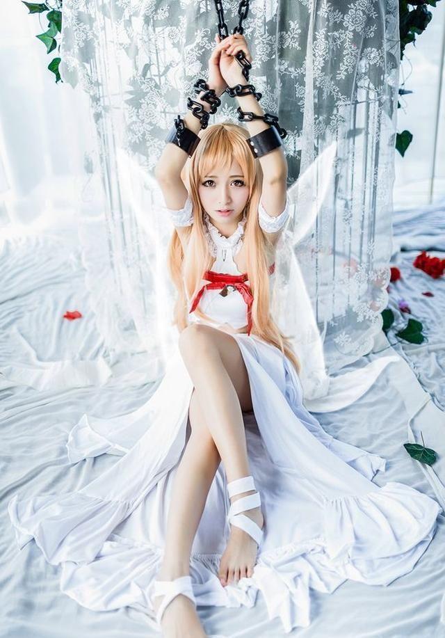 亚丝娜“囚笼”绝美的cosplay，她说：你愿意来救我吗？