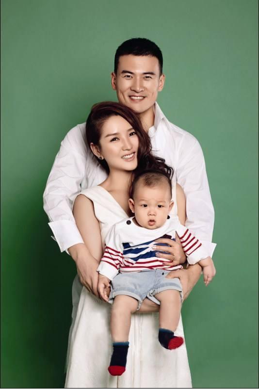 究竟是家暴还是出轨？何洁离婚案开庭，结果出人意料