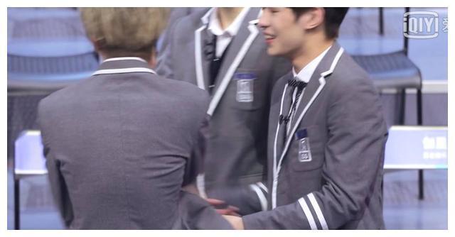 左叶被淘汰，蔡徐坤当场落泪看到你哭我也要哭了