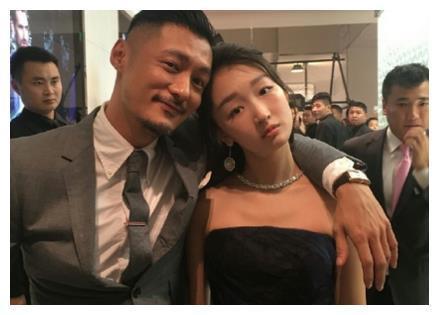 余文乐娇妻王棠云婚后回应这句话,网友:疑似有身孕