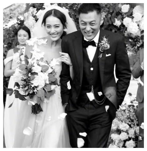 余文乐娇妻王棠云婚后回应这句话,网友:疑似有身孕