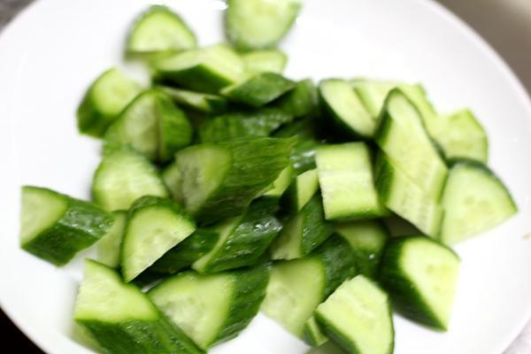 猪头肉拌黄瓜 夏天深夜下酒小凉菜 黄瓜脆嫩猪头肉酥烂