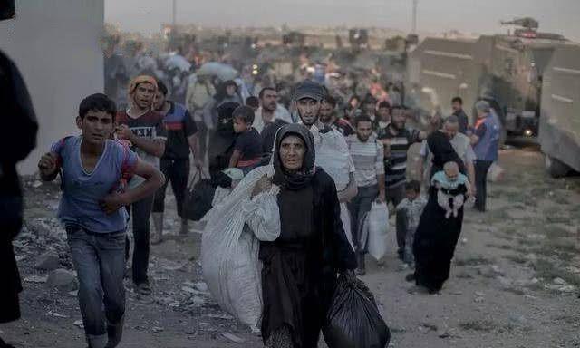 打了9年内战，叙利亚女性有多惨？在黑市被明码标价只值65元