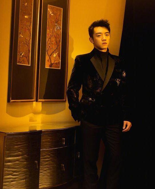 娱乐资讯:郑恺晒“睡不醒大片系列”照片