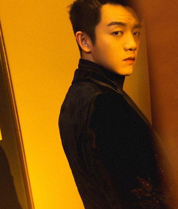 娱乐资讯:郑恺晒“睡不醒大片系列”照片